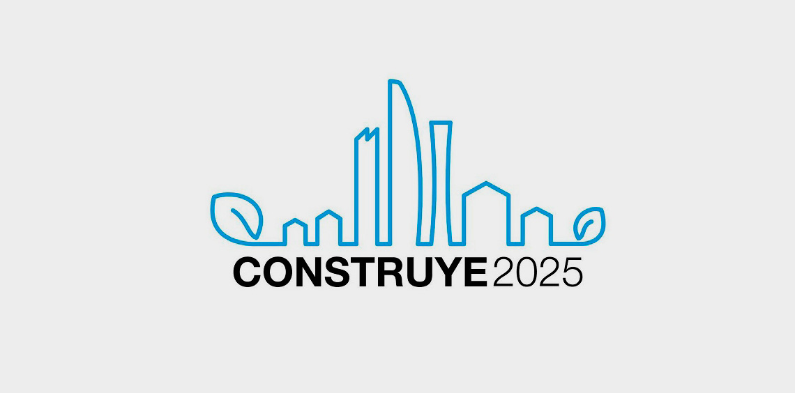 Logo de Construye 2025. Contorno azul de una ciudad con hojas a los extremos 